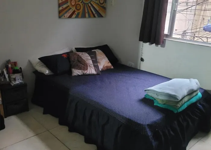 Quarto casal e outros espaços compartilhados próx ao estádio do Vasco Rio de Janeiro